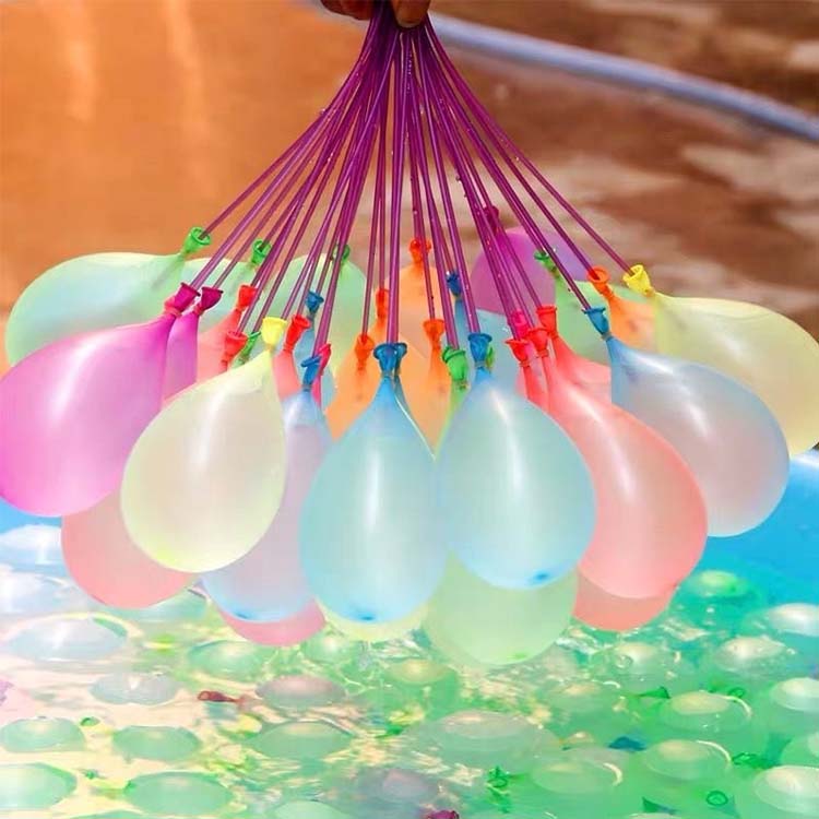 Water bar cendhak sing kapenuhan balon